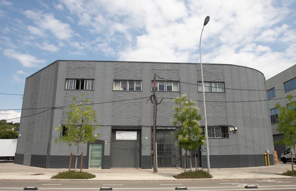 Fachada principal de Promotora Puma, desde Carretera Hospitalet