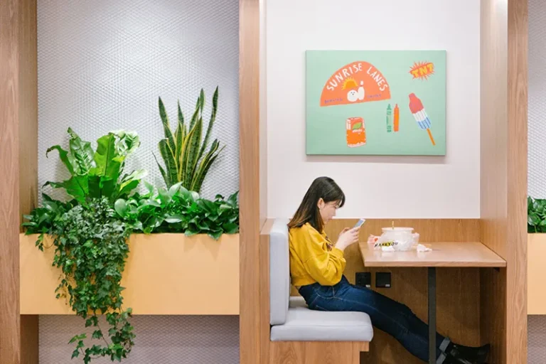 Coworking en China con plantas para oficina
